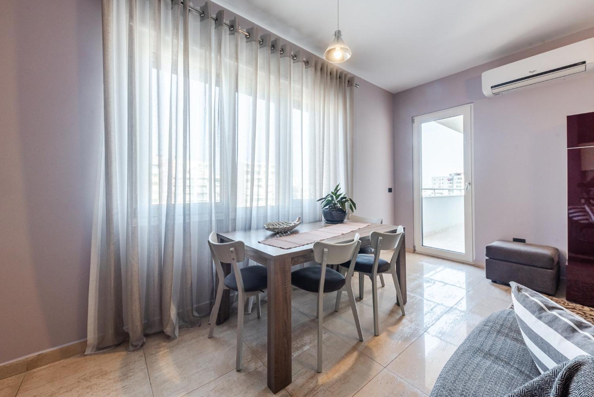Main Square Apartment Durrës Exteriör bild